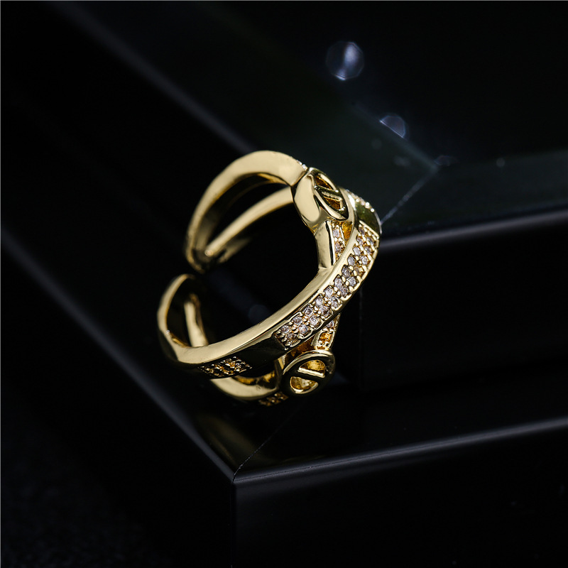 Retro Copper Micro-inlaid Zircon Geometric Ring display picture 3