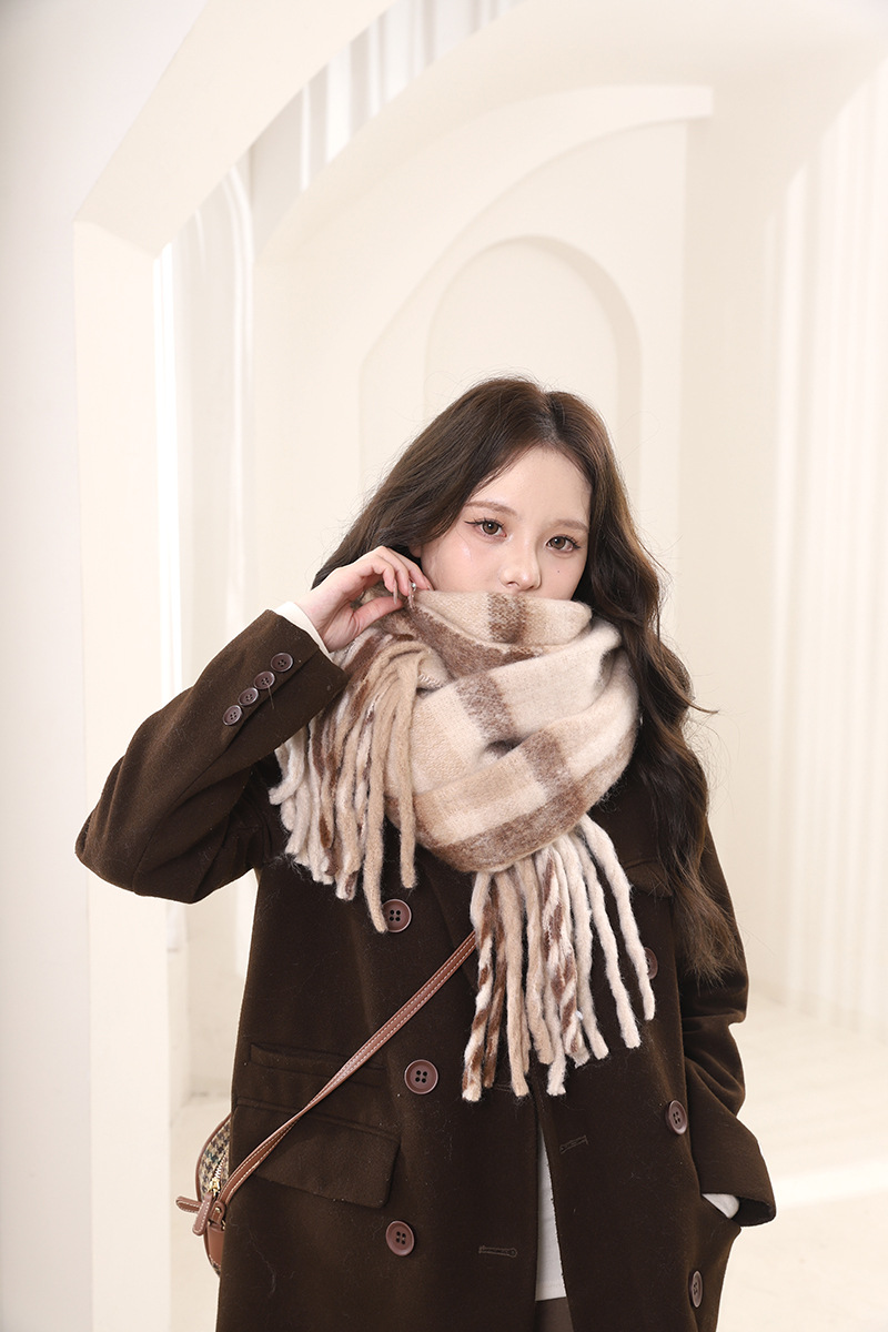 2024 autunno inverno nuova atmosfera sciarpa spessa in mohair, calore di alta qualità, cappotto versatile da uomo e da donna con strisce_voghion.com