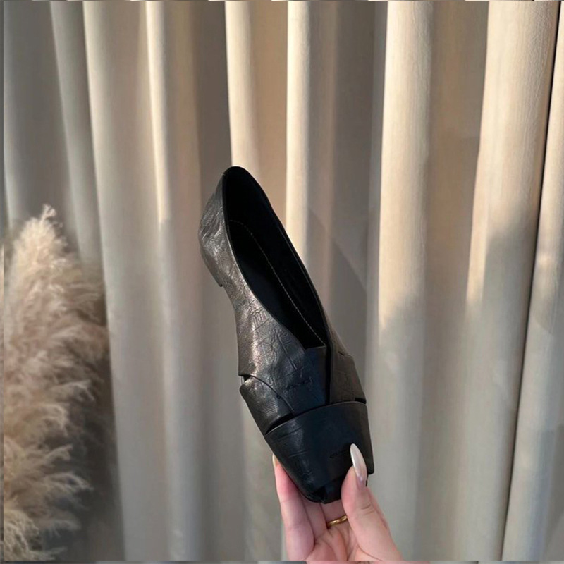 2025 primavera y otoño nuevo tacones cuadrados de moda versátil zapatos de una sola boca superficial perezoso zapatos de cuero de mujer