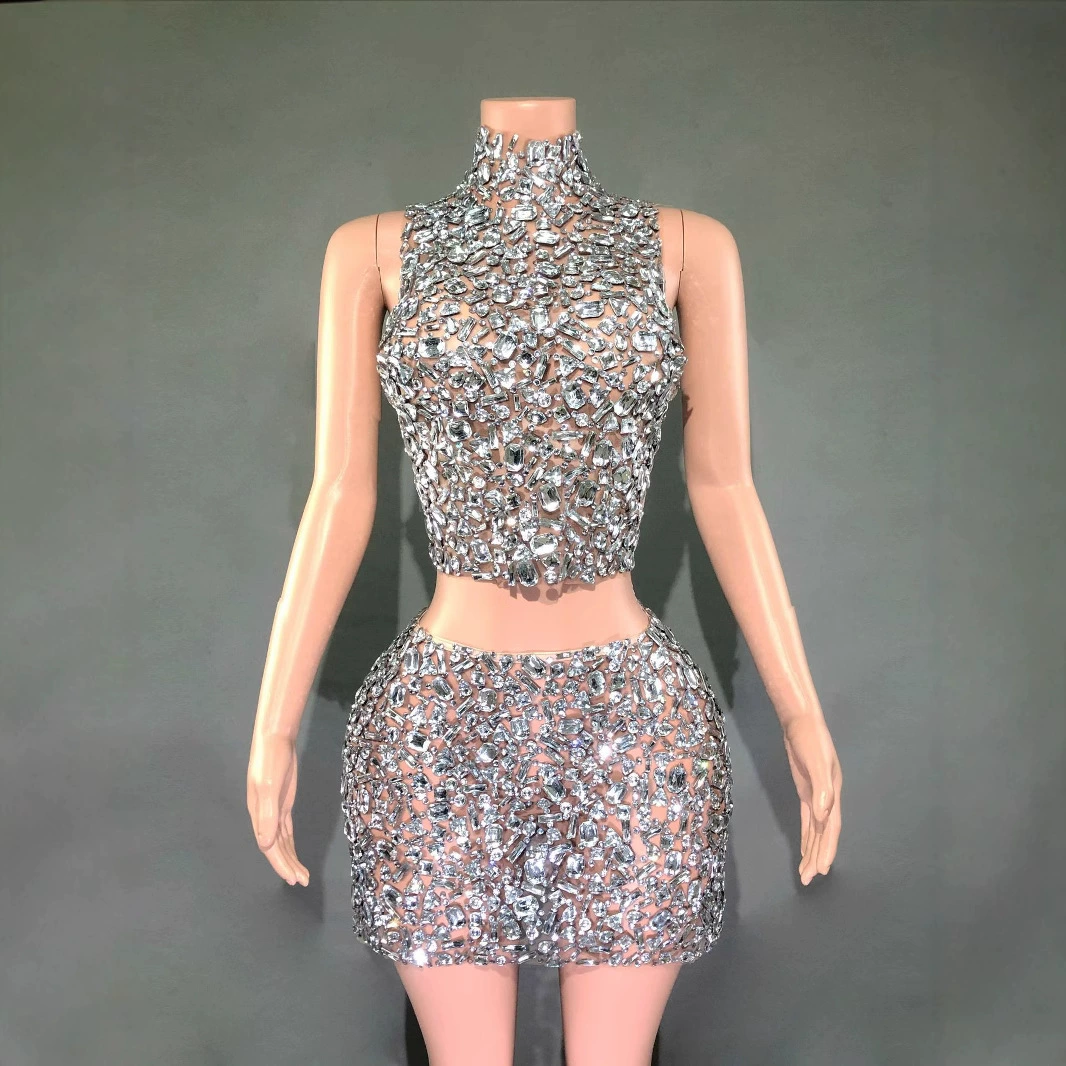 STOCK Актриса на том же подиуме с бриллиантами