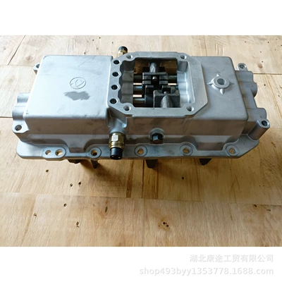 Transmission gear and shaft assembly transmission top cover