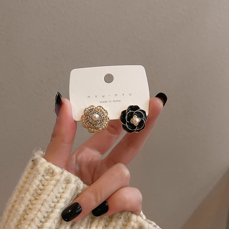 Heart Shape, Flower Pattern Women'S Gender Enamel, Inlay Design 1 Pair Retro Heart Shape Flower Enamel Inlay Alloy Pearl Ear Studs