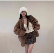 2025年咖色V领羊羔毛厚外套女秋冬季毛绒毛毛颗粒绒百搭加绒棉服