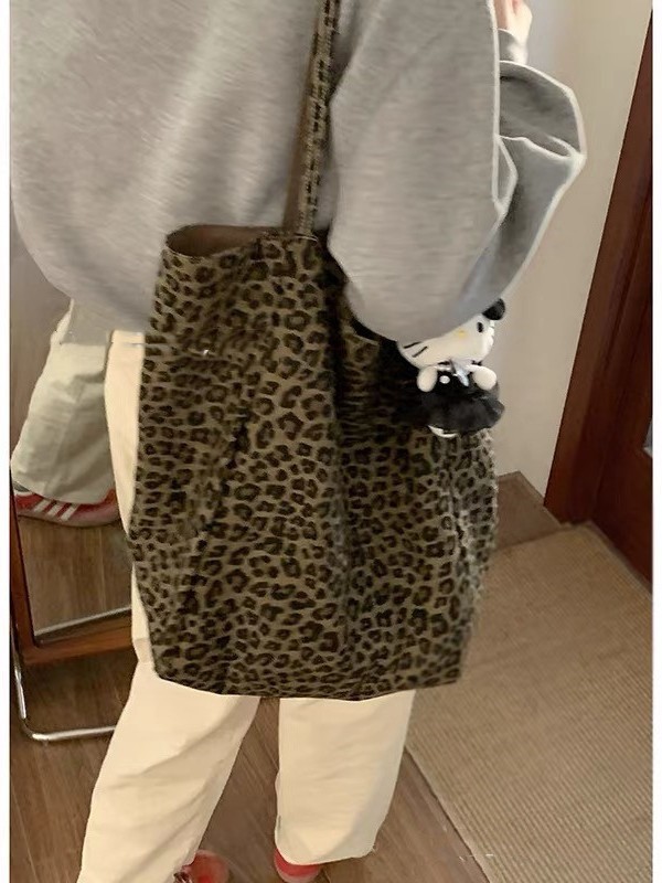Nuevo diseño de nicho bolso de lona con estampado de leopardo bolso de hombro de doble cara de gran capacidad para mujer bolso de viaje de trabajo de ocio simple