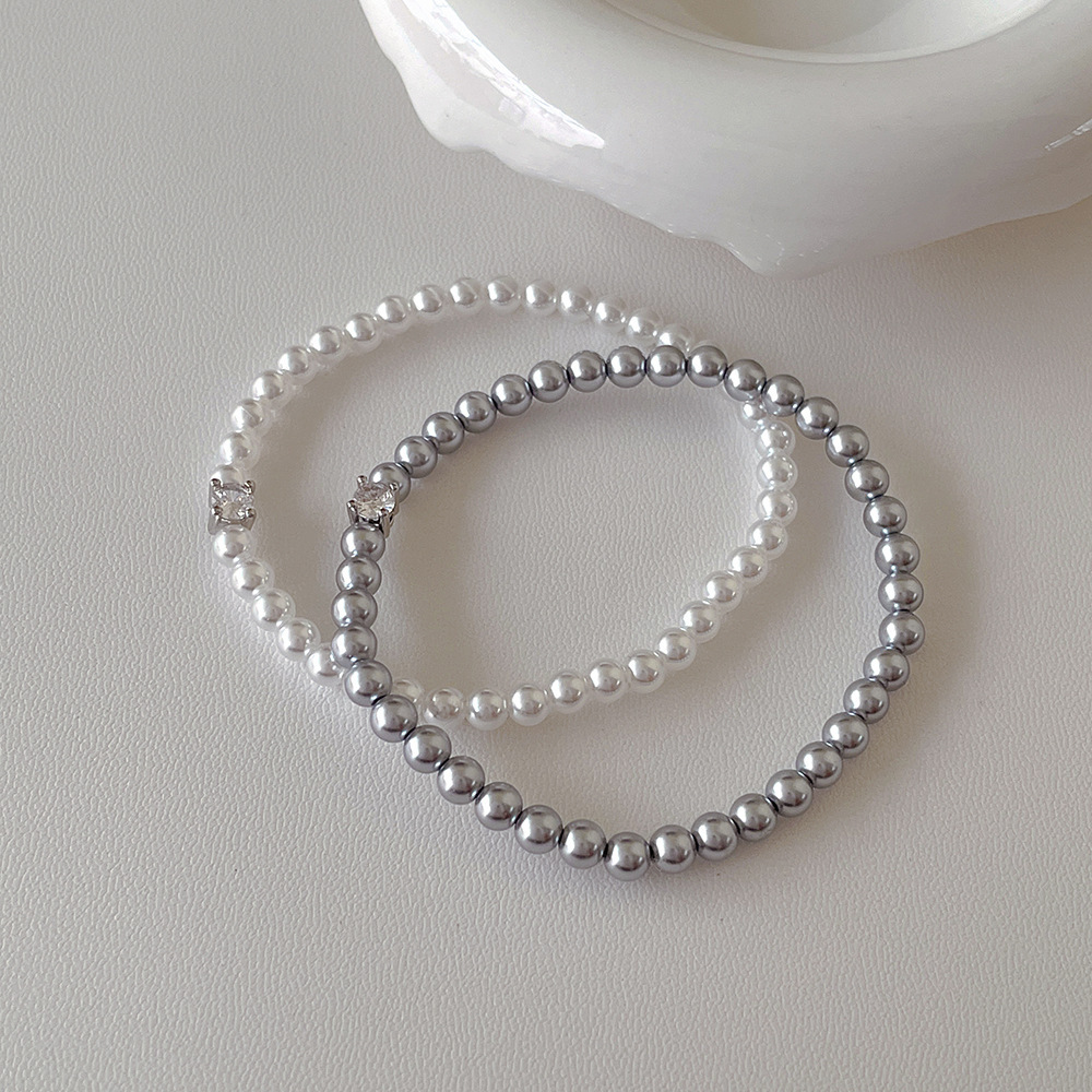 Small design bracelet with zircon pearl