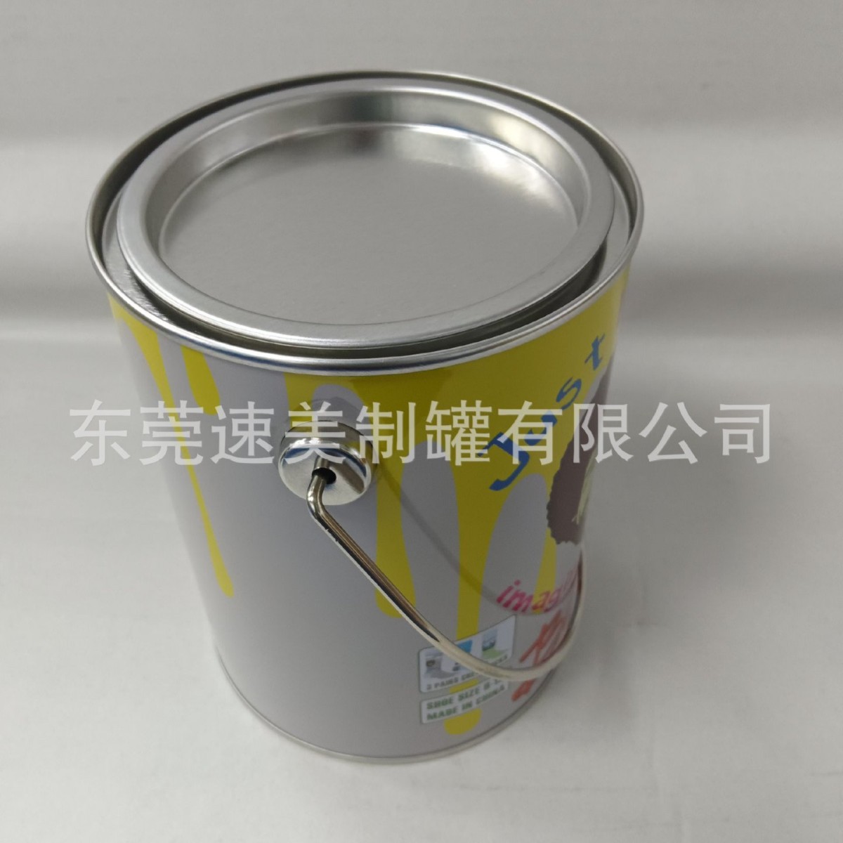 定 制袜子内裤包装圆形带锁扣手提铁盒 化妆品手挽罐