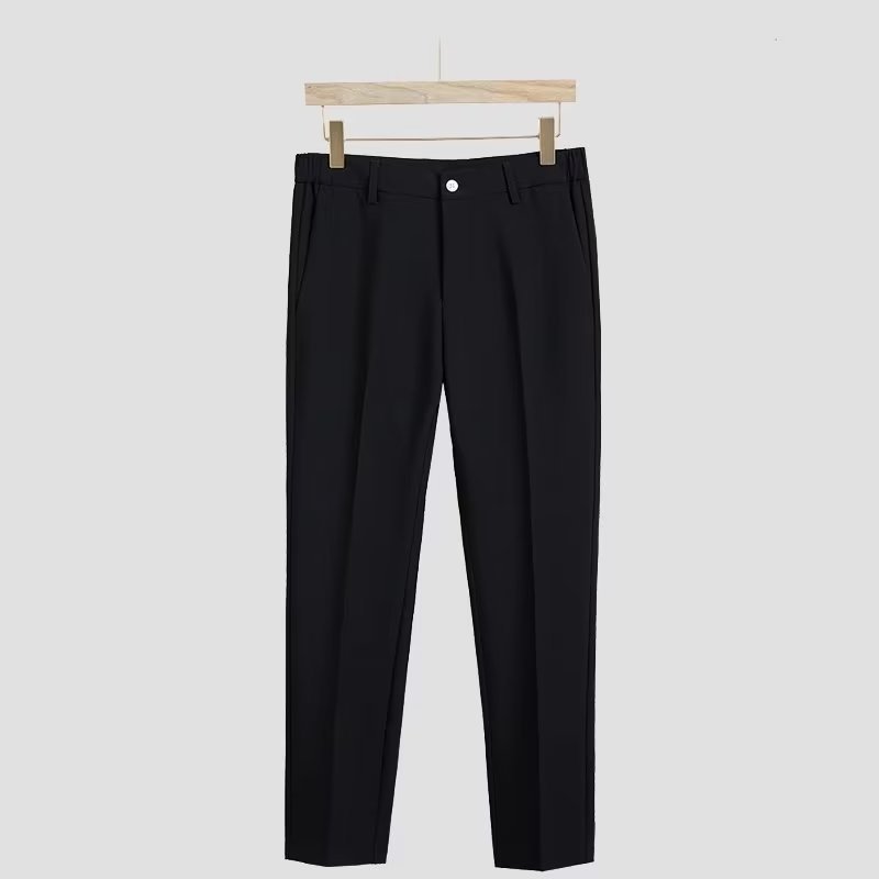 スーツのスーツの男性の韓国版の修身のごろつきはかっこいいです。