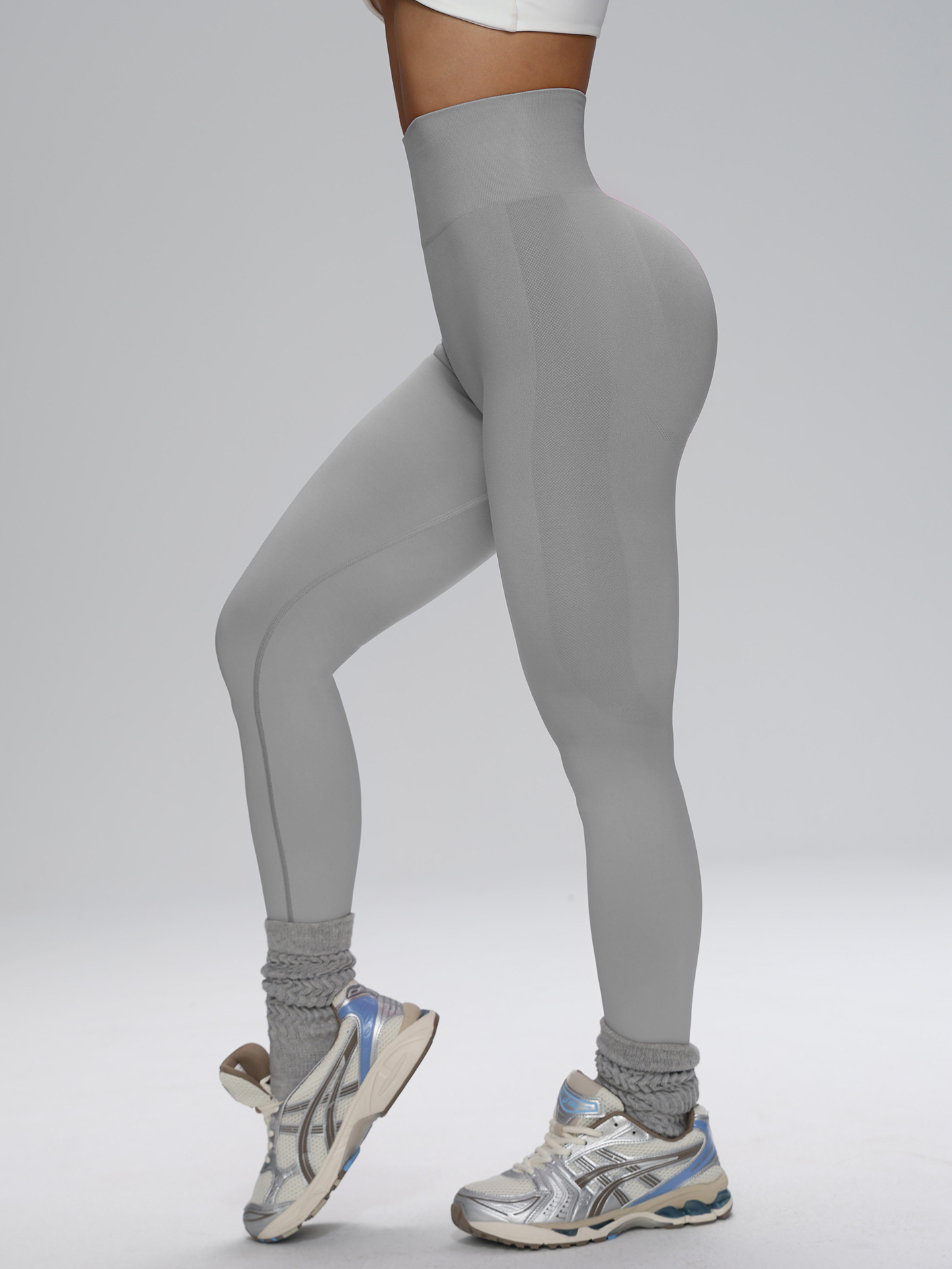 Europa y los Estados Unidos sin costuras cintura alta pantalon de gimnasio de alta cadera para mujeres corriendo al aire libre apertado nueve pantalones de pelusa de miel