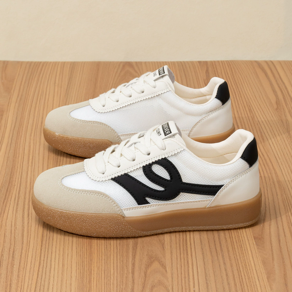 Женские кроссовки на толстой подошве для морального развития, лето 2025, новые сетчатые дышащие универсальные модные кроссовки, повседневная обувь, увеличивающая рост, туфли Форрест Гамп