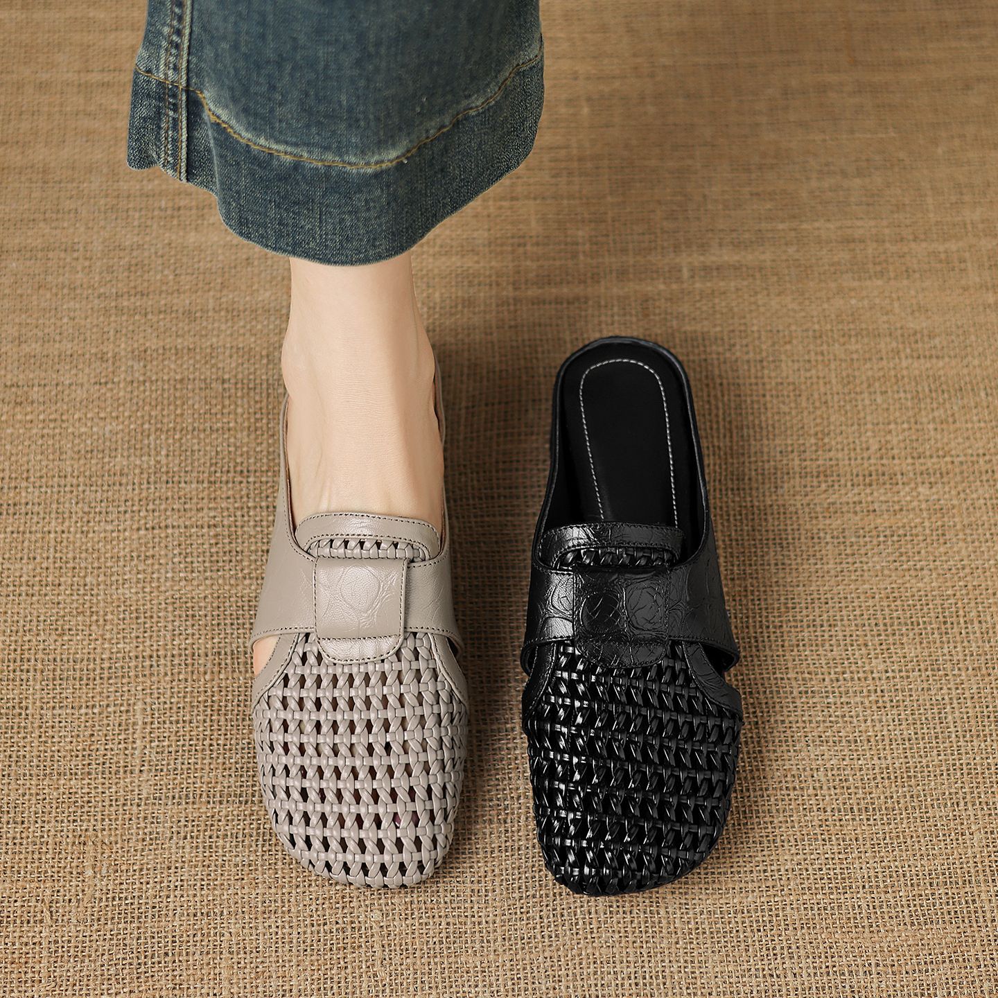 Sandal nữ quai chữ V mũi kín phong cách vintage gót thấp — đen