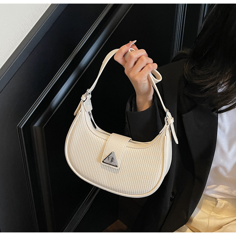 The 2025 new underarm bag for women is a simple and versatile single-shoulder crossbody bag. It is a popular and niche designer crescent-shaped women's bag undefined