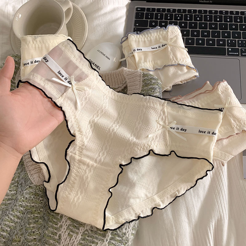 Japanese Cream Pastoral Style Twist Underwear Women's Mid-Waist Pure Cotton Inner Crotch Breathable Women's Comfortable Simple Underwear for Women