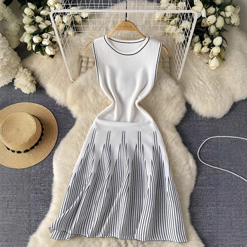 European and American Simple Sleeveless Crewneck Striped Knitted dress Women's Summer Waist Design Sense Niche Fairy Midi Dress European and American Simple Sleeveless Crewneck Striped Knitted dress Women's Summer Waist Design Sense Niche Fairy Midi Dress