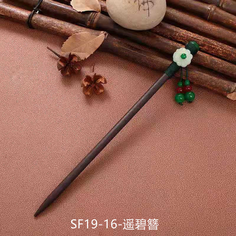 黒檀の木のかんざしのフリンジをまねて、かんざしの子供の古風な頭飾りをします。|undefined