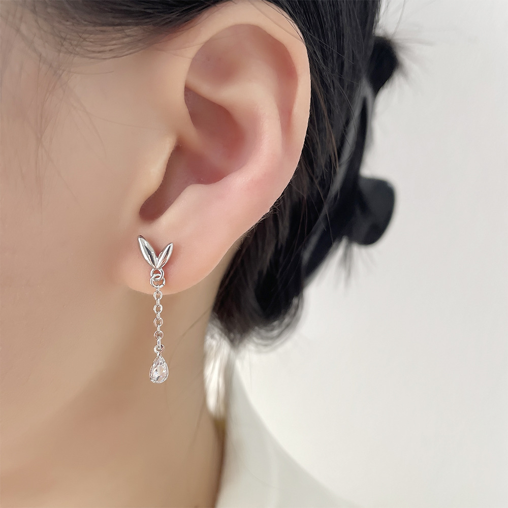 Fashionable sophisticated fresh long earrings with zircon…