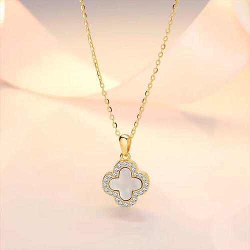 Clover Sweater Chain Women's Autumn and Winter Fashion Small Chiffon Elegance Necklace Light Luxury Niche Ins Trendy Internet Celebrity Clavicle Chain 