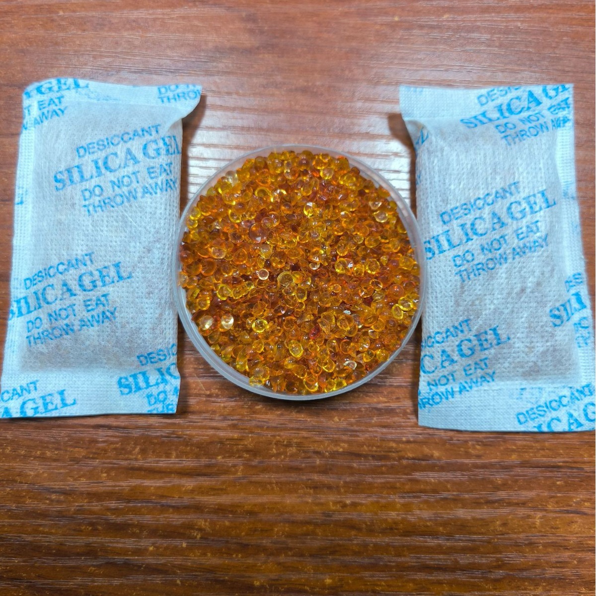 厂家直供5g 10g电子产业专用小包装橙色英文硅胶防潮剂硅胶干燥剂