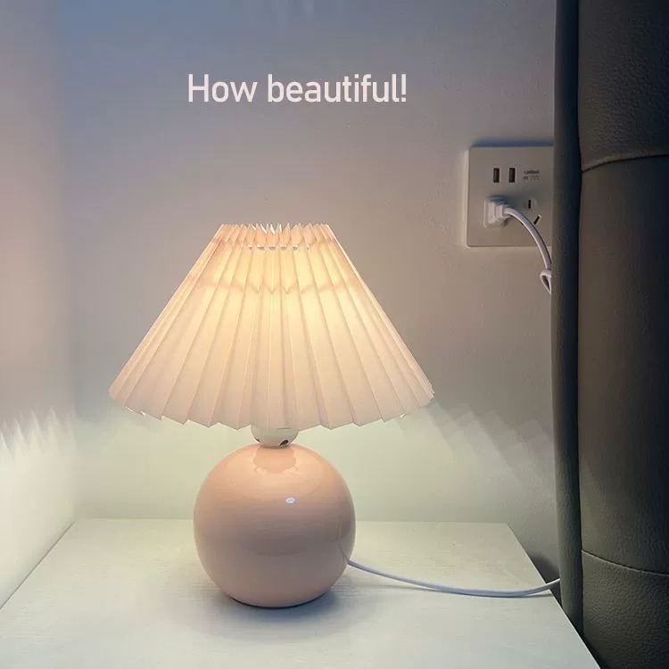 Скандинавская керамическая плиссированная настольная лампа в скандинавском стиле, прикроватная лампа для спальни, популярная лампа для девочек, теплый ночник для грудного вскармливания 1