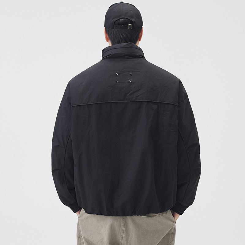 Chaqueta de plumón ligera de cuello vertical para hombres invierno 2025 nuevo estilo de alta sensación suelta corta engrosada chaqueta de hombre otoño invierno