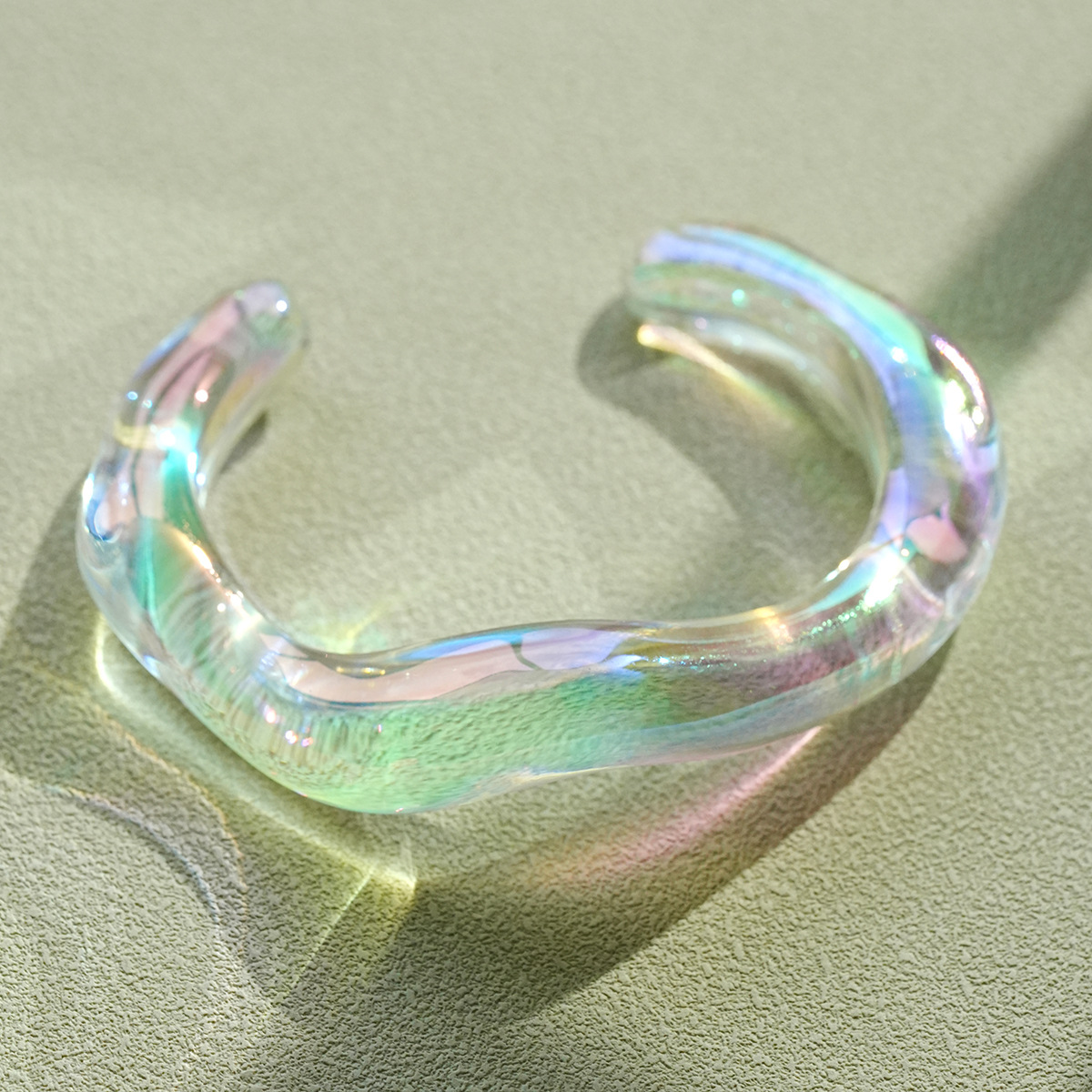 Han zhishang, pulsera abierta transfronteriza Europea y estadounidense transparente femenina AB color yakli exagera la tendencia y las artesanías de moda irregulares