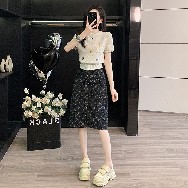 French-Style 2026 New Round-Neck Short-Sleeve Thin Knit Sweater for Women with Jacquard High-Waisted Single-Breasted Split Denim Skirt Set