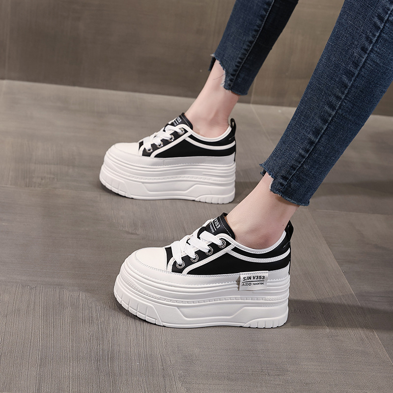 Giày sneaker nữ đế dày bánh xốp trắng phối đế độn cao — Màu đen