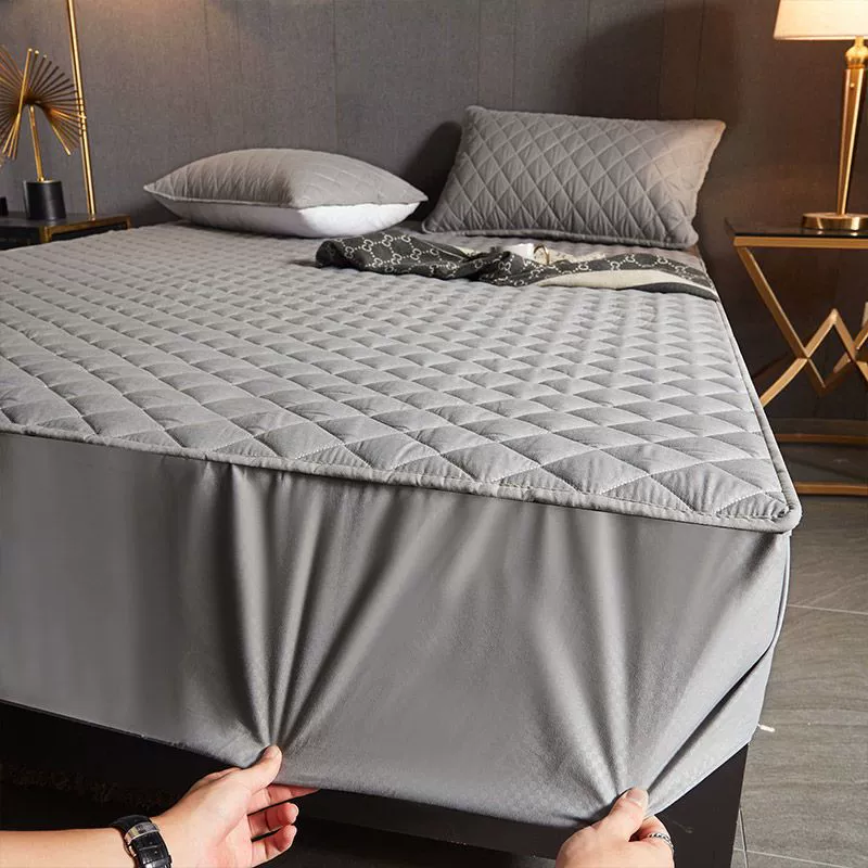 Sheet, quilted bedspread, mattress, non-slip protective case