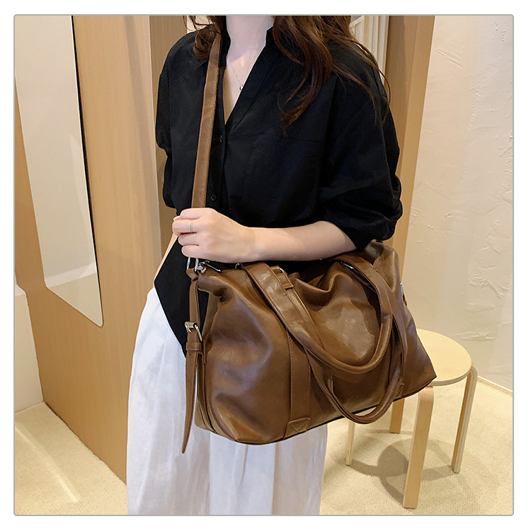 Cross-Border Large Capacity Vintage Soft Leather Boston Handbag Travel Shoulder Crossbody Bag Fashion Commute Single Shoulder Bag
