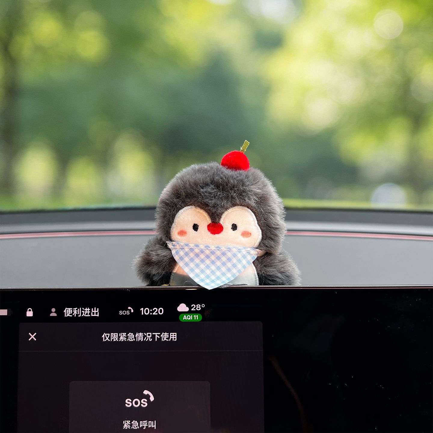 Cute and Adorable Penguin Car Decoration for Dashboard, Cartoon Animal Interior Decoration, Screen Plush Toy