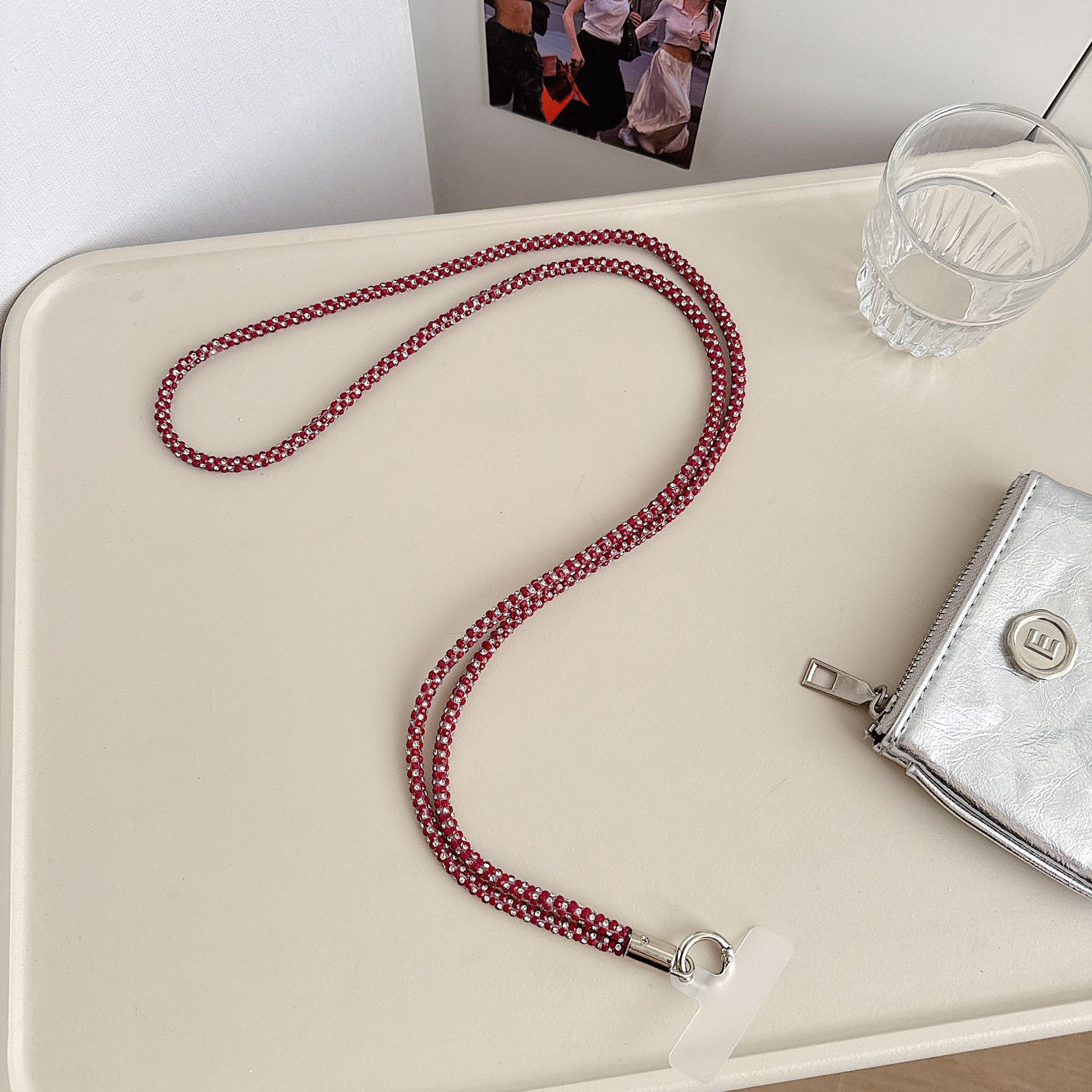 Cadena colgante de teléfono móvil de alta gama hecha a mano de boutique, sensación femenina de alta gama, lujo ligero, cadena colgante de diamante completo, cadena colgante de teléfono móvil de moda, sección larga y corta