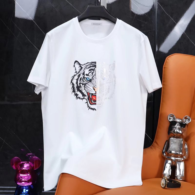 T-shirt uomo con stampa testa di tigre per look alla moda_voghion.com