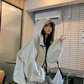 胖大码斤美式复古连帽冲锋衣外套女春秋设计感小众夹克上衣