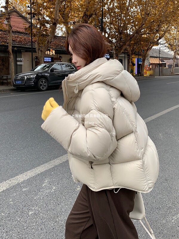 2025 New Thick Cloud Puff 90 White Duck down Short Puffer Jacket for Women Winter Coat