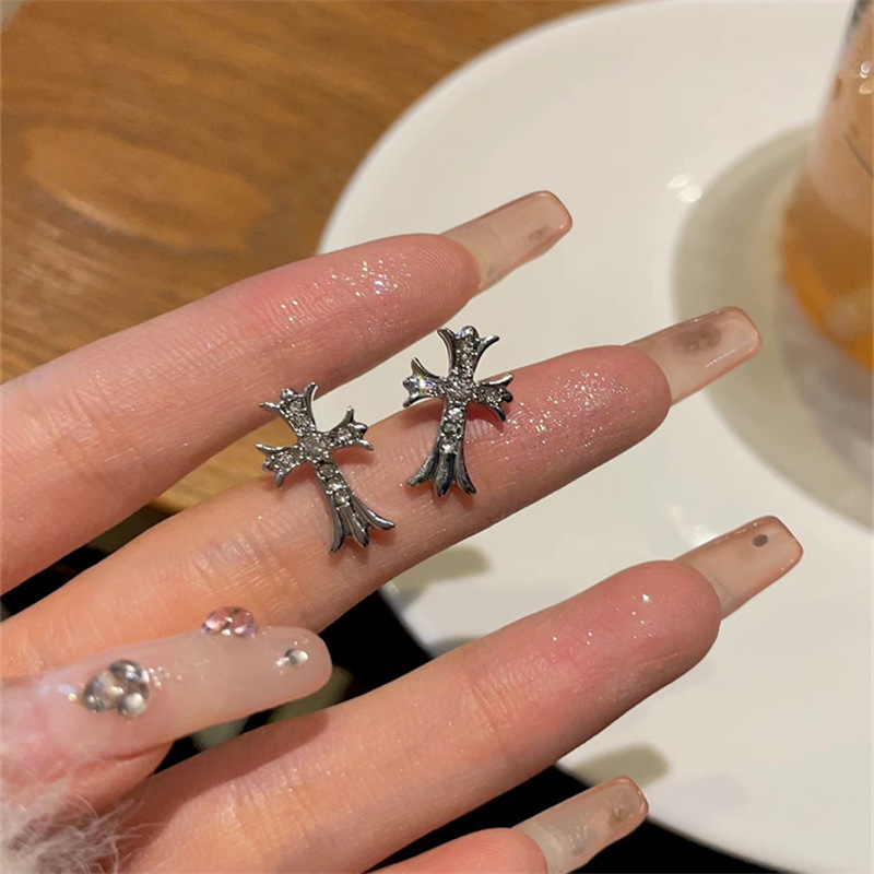 new fashion diamond cross stud earrings women‘s european and american fashion cool design sense earrings niche temperament earrings wholesale