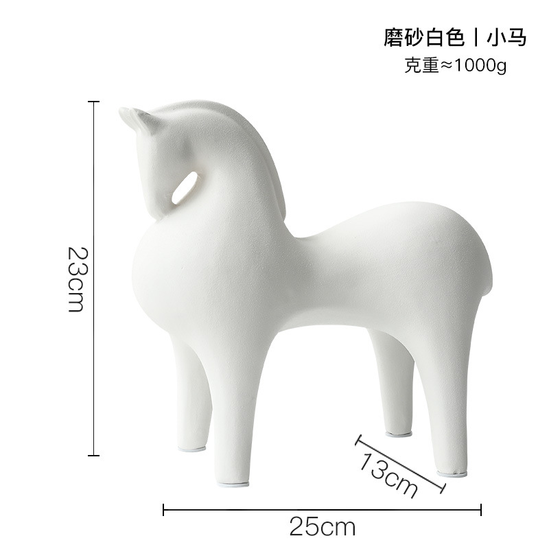 リビングルームの置物は軽くて豪華で高級な雰囲気のお酒棚の装飾品です。