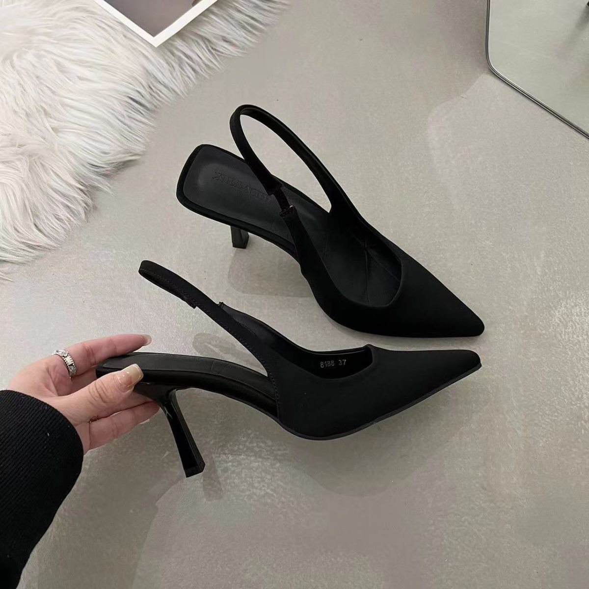 Qadın stiletto sandalet, iti burun, arxa qayışlı, yüksək daban