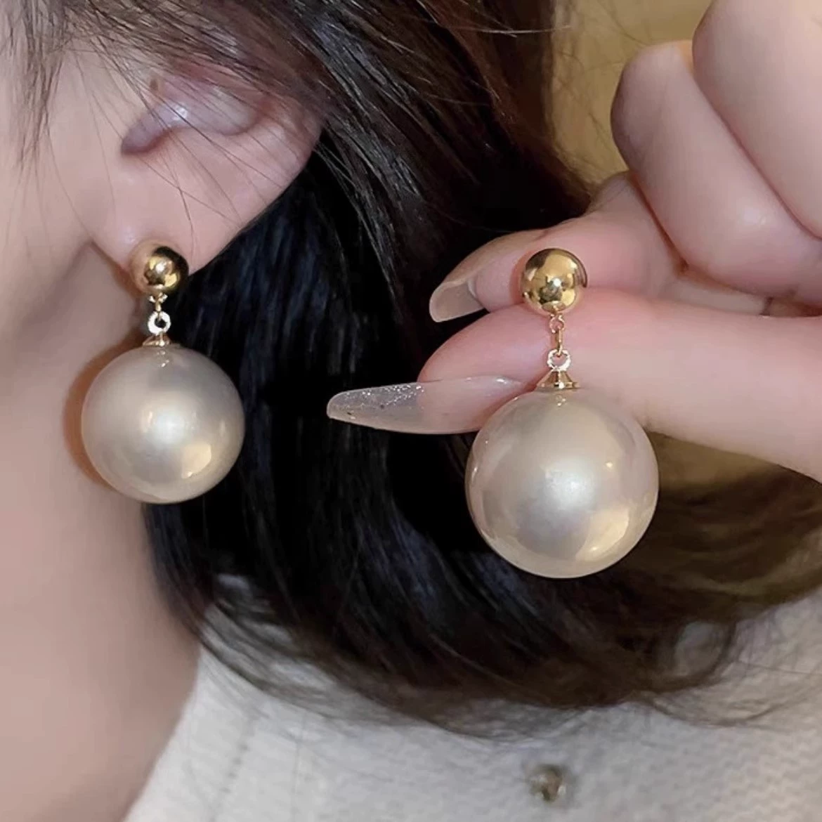 Brand universal small earrings from pearl