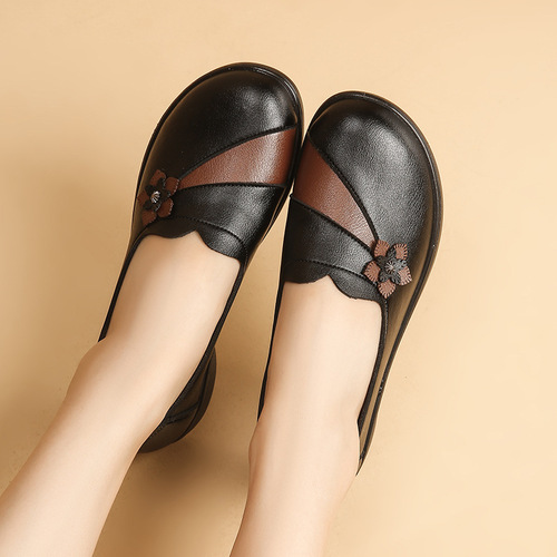 Spring and autumn non-slip mother's shoes soft-soled single shoes, middle-aged and elderly women's shoes, comfortable genuine leather new style grandma's middle-aged leather shoes, flat soles