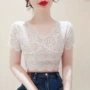 显瘦镂空紧身v领蕾丝衫