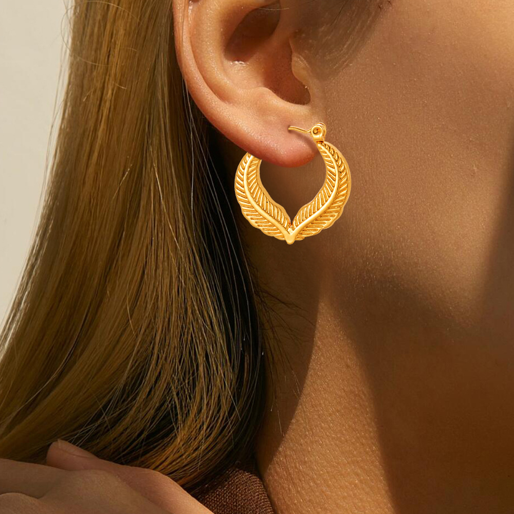 Pendientes de acero inoxidable de estilo INS transfronterizos europeos y americanos, pendientes retorcidas, pendientes de diseño de nicho, pendientes de acero de titanio