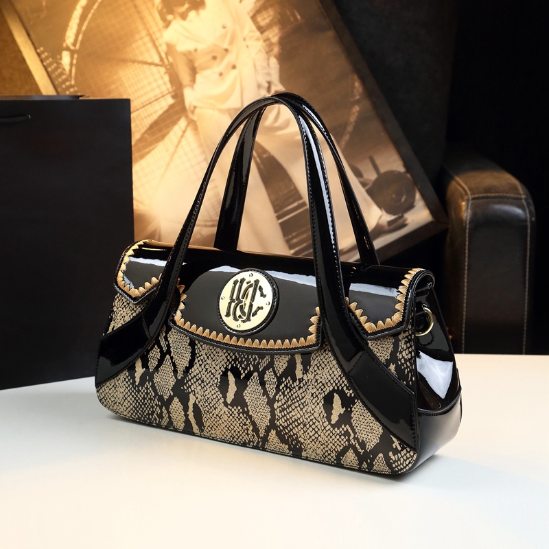Hot selling handbag for women 2024 new stylish and versatile snake patterned women's bag, large capacity middle-aged_voghion.com