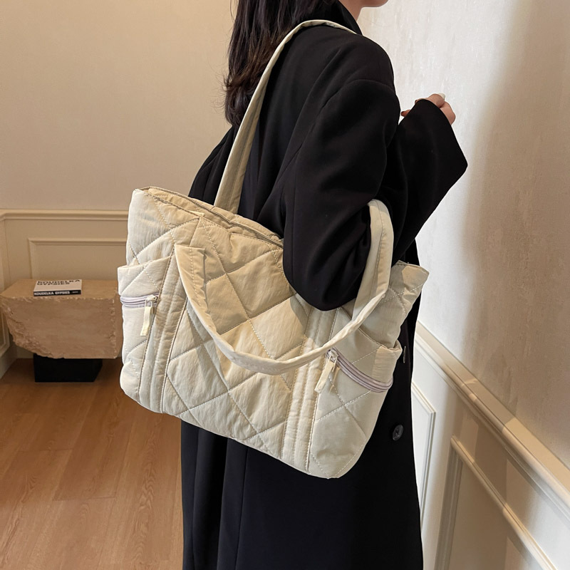 2024新款时尚旅行休闲睿营单肩棉服包大容量女士手拎包高端女包