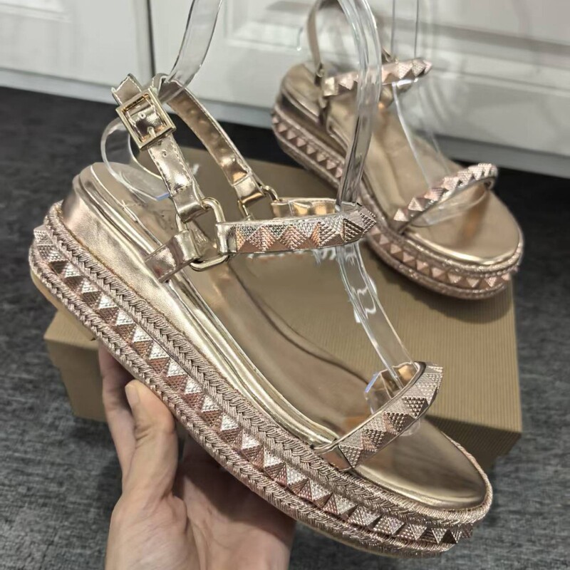 European and American style pyramid studded wedge sandals for women, rose gold open-toe back strap straw thick-soled height-increasing sandals European and American style pyramid studded wedge sandals for women, rose gold open-toe back strap straw thick-soled height-increasing sandals