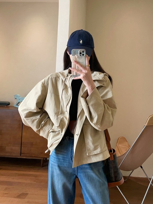 山系质感舒适肌理感宽松短款连帽冲锋衣休闲外套女2025秋G081810|undefined