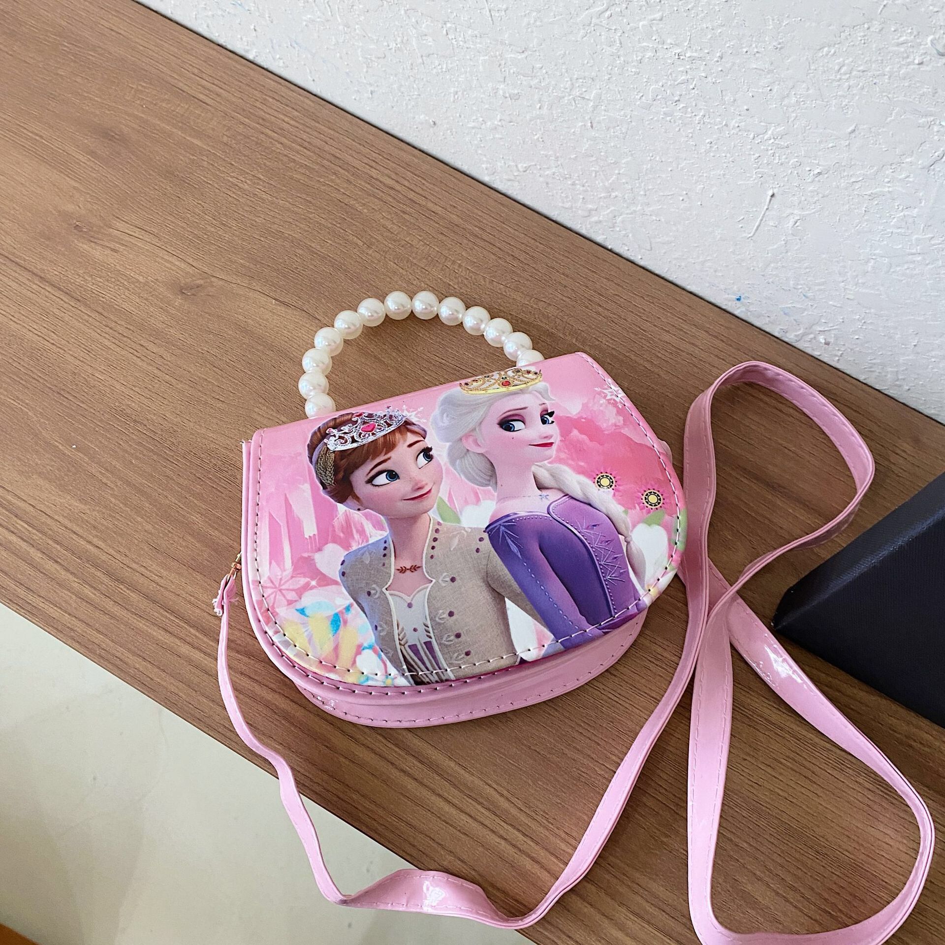 2024 nueva bolsa de hombro para niños princesa Elsa dibujos animados Yue Gui perro coreano nicho perla bolsa de mano inclinada