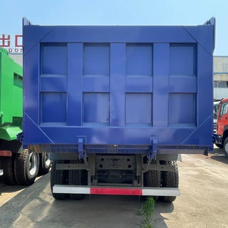跨境重汽豪沃翻斗车可加工8*4渣土运输车右驾驶舱砂石料自卸车