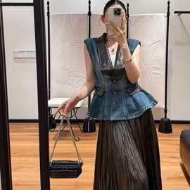 秋设计感翻领拼皮收腰三粒扣牛仔马甲亮皮青果领修身显瘦背心146