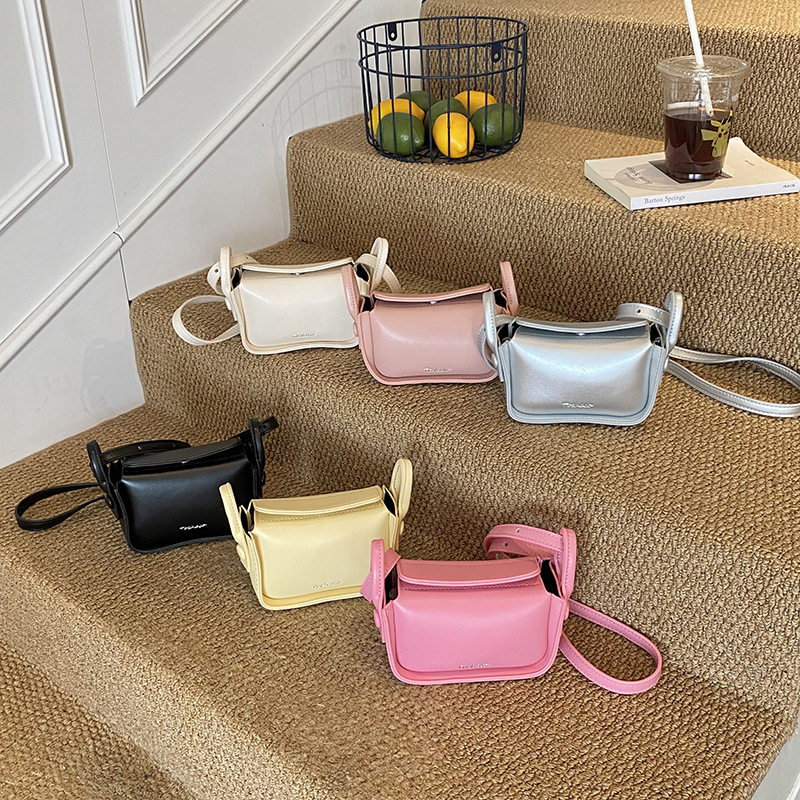 Bolsa de hombro coreana para niños y niñas simple color sólido mini bolso de hombro para niñas letras extranjeras para niños bolso pequeño