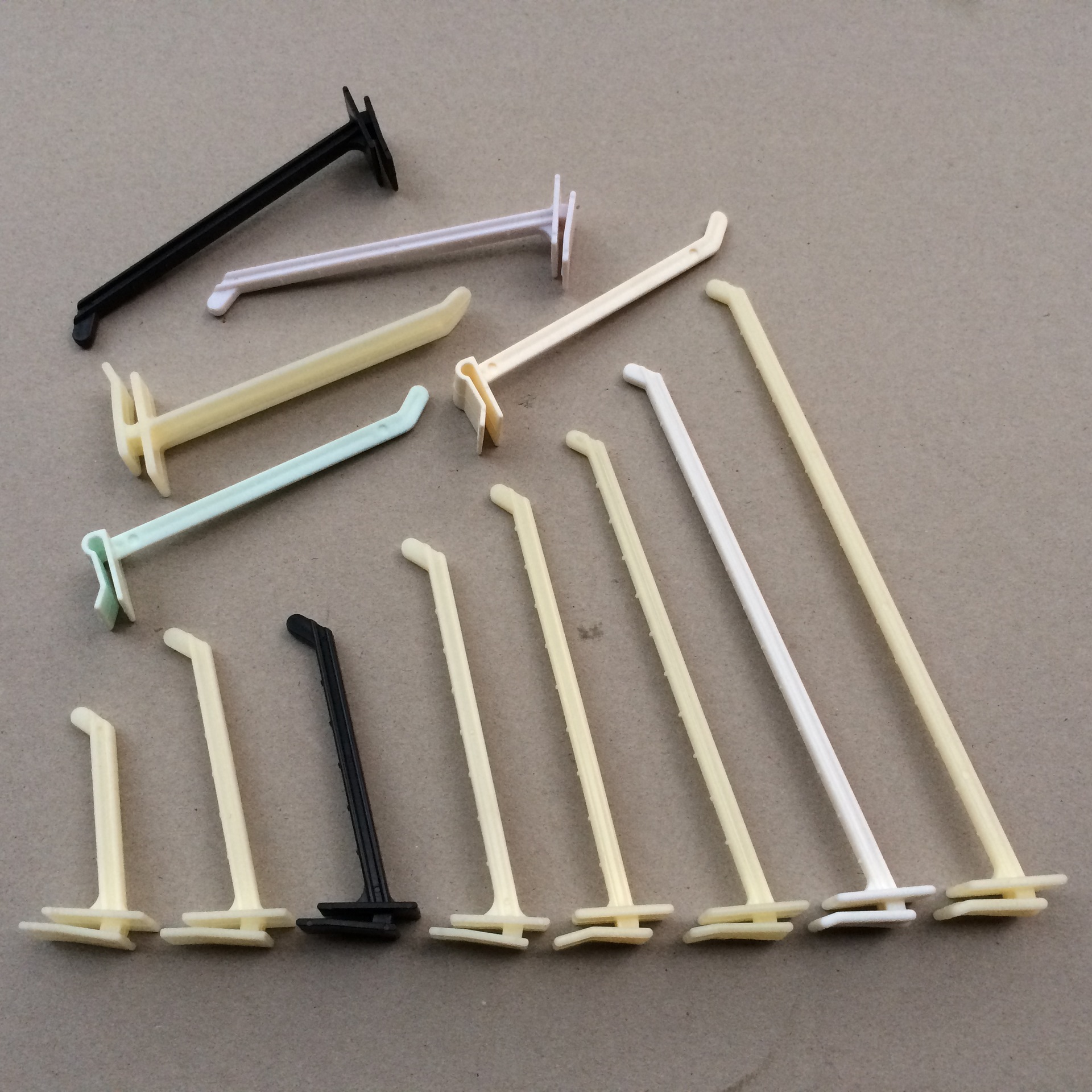 展示挂钩 问号挂钩 塑料按扣  华南城三角扣挂钩吊钩袜子扣