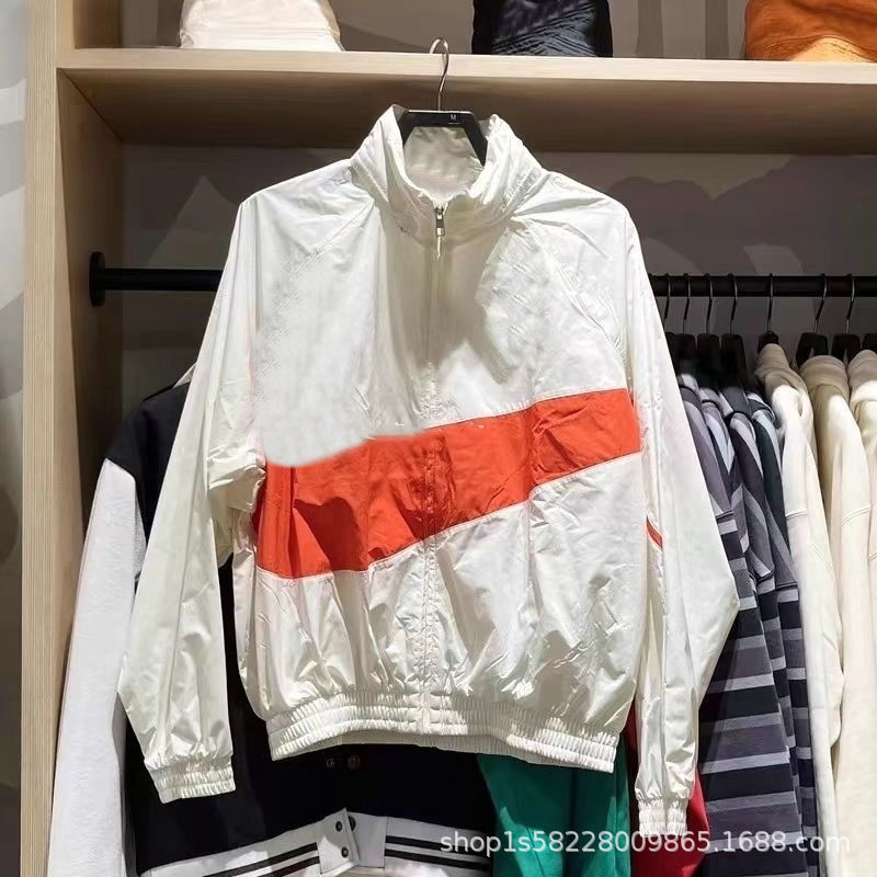 흰색과 빨간색 LGO 포함